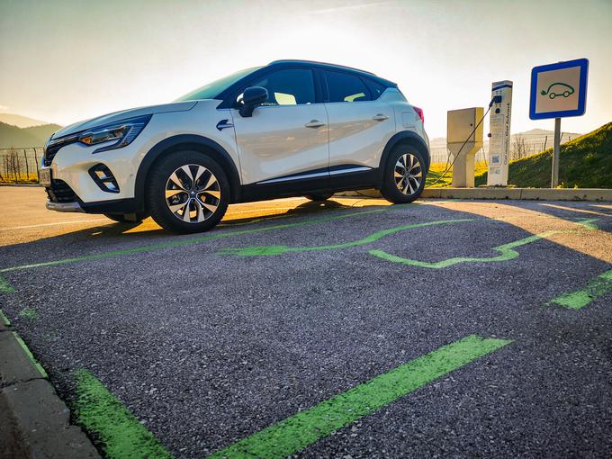 Renault captur PHEV je trenutno najbolje prodajani priključni hibirid v Sloveniji, a so številke zelo majhne. | Foto: Gregor Pavšič