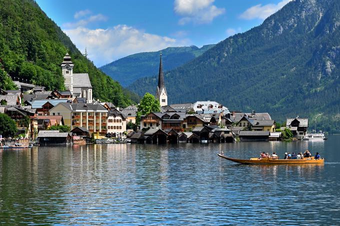 Če odštejemo bogati in razviti Dunaj, za Avstrijo praviloma velja, da so zvezne dežele na zahodu države bogatejše od tistih na vzhodu. Na fotografiji: Hallstatt na Zgornjem Avstrijskem. | Foto: Guliverimage