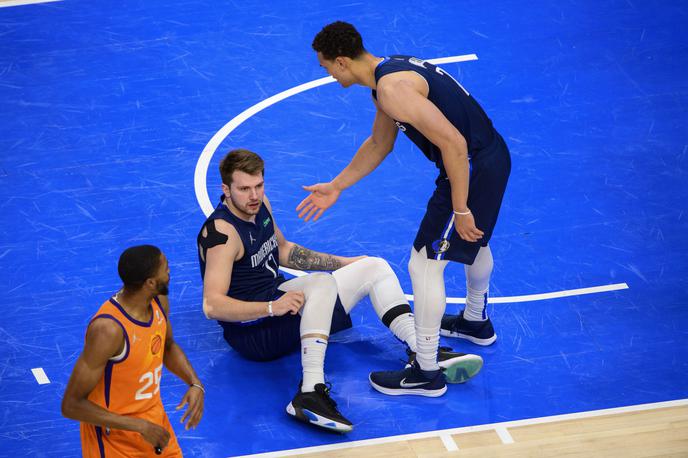 Dwight Powell | Luka Dončić in Dwight Powell. | Foto Reuters