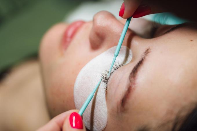 Enostaven, nežen in varen postopek keratinskega vihanja trepalnic z InLei® Lash Fillerjem 25.9 | Foto: Matic Lipar @lipardesign / Spletna trgovina Voilà Beauty