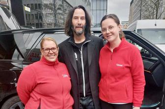 Keanu Reeves obiskal Ljubljano, podarili so mu potico