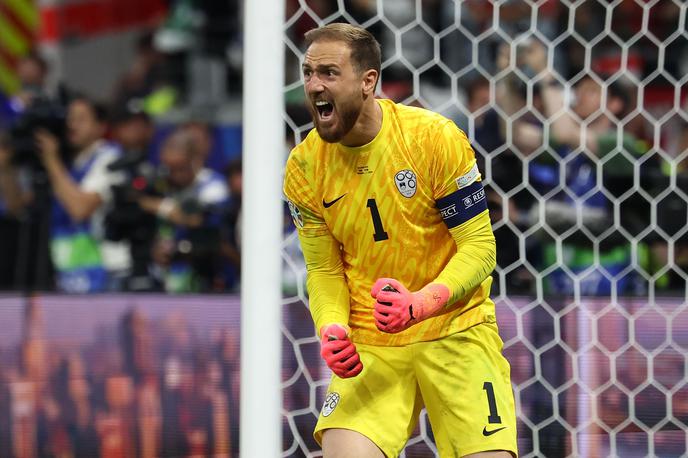 Jan Oblak | Kapetan slovenske reprezentance Jan Oblak je letos v Nemčiji uresničil sanje in zaigral na prvem velikem reprezentančnem tekmovanju. S Slovenijo je branil na štirih tekmah, po rednem delu oziroma podaljšku pa ni izgubil niti enkrat. Na obračunu osmine finala proti Portugalski je ubranil enajstmetrovko Cristianu Ronaldu in ga spravil v solze. Ko so nato o potniku v četrtfinale odločali streli z bele točke, so Portugalci izkoristili vse tri uvodne strele, Kekovim izbrancem pa se je godilo povsem nasprotno, tako da je Slovenija ostala pred vrati četrtfinala. | Foto Guliverimage