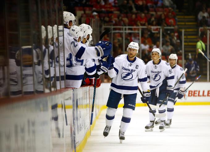 Steven Stamkos je po 11 mesecih znova zadel na tekmi lige NHL. | Foto: Getty Images