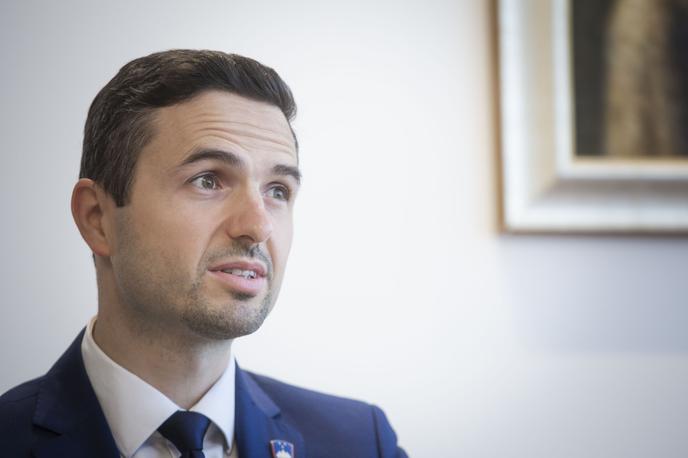 Matej Tonin | Nekdanji minister za obrambo Matej Tonin je zanikal informacijo, da bo morala Slovenija za odstop od pogodbe nakupa boxerjev plačati pogodbeno kazen.  | Foto Bojan Puhek