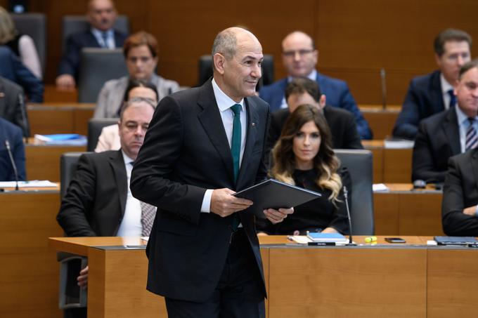 "Slovensko kmetijstvo veliko zmore. Ne bomo lačni," je zagotovil Janša. | Foto: STA ,