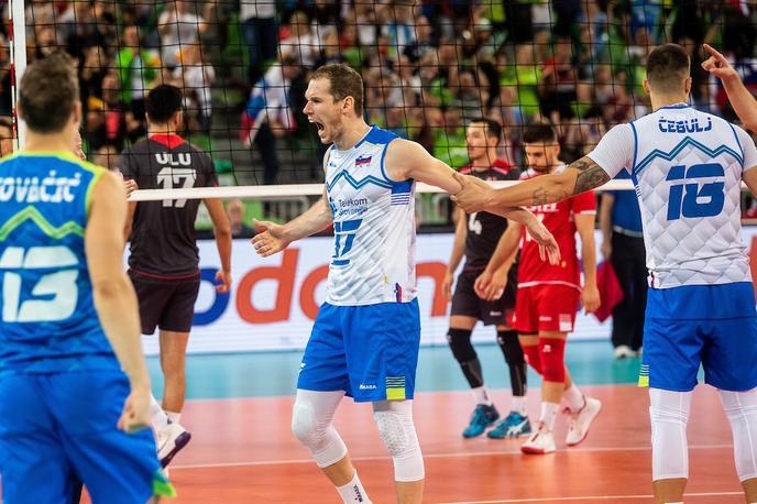 EuroVolley: Slovenija - Turčija | Tine Urnaut je edini, ki je do zdaj v celoti odigral vse tri tekme in navdušil slovenske ljubitelje odbojke. | Foto Grega Valančič/Sportida