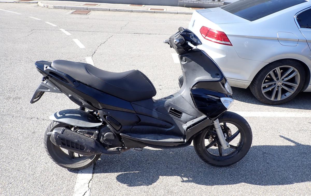 moped, predelava, predelan moped | Kot so danes sporočili s Policijske uprave Maribor, so policisti zoper voznike, ki so jim zasegli mopede, podali obdolžilne predloge na pristojno sodišče. | Foto PU Maribor