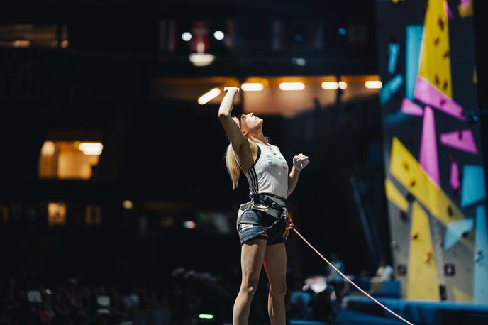 Janja Garnbret BERN 2023 | Janja Garnbret se z najboljšim izkupičkom polfinala v olimpijski kombinaciji podaja v petkov finale, ki prinaša olimpijske vozovnice. | Foto Lena Drapella/IFSC