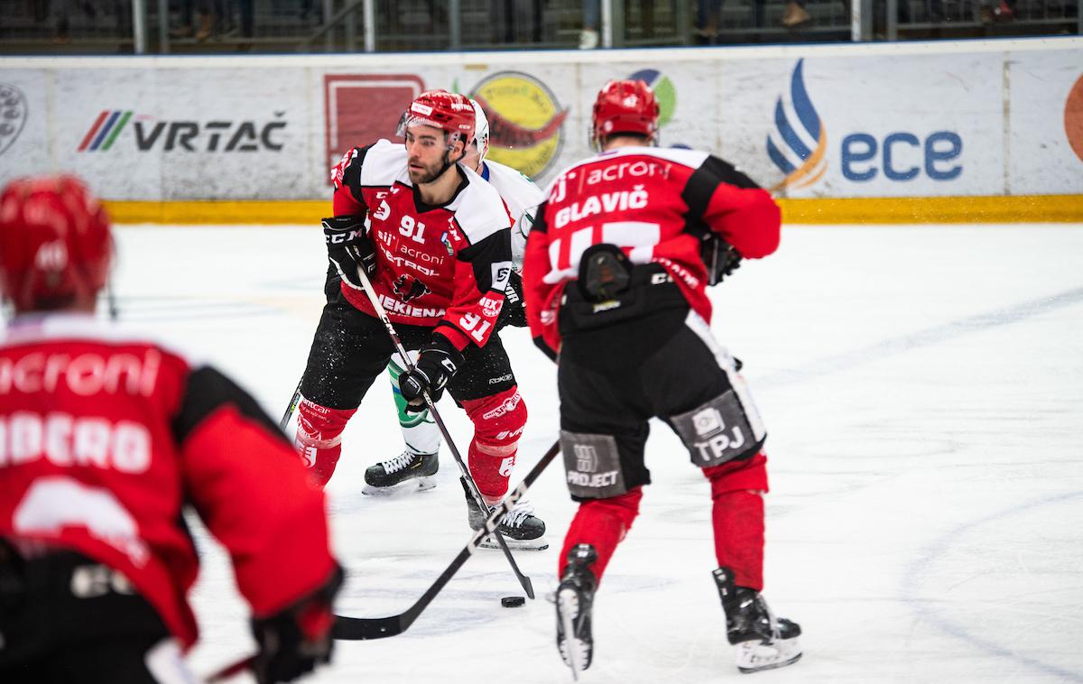 HDD Jesenice : HK SŽ Olimpije, finale DP | Jeseničani so se po hudem porazu proti Salzburgu zbrali in zanesljivo premagali Unterland Cavaliers. | Foto Peter Podobnik/Sportida