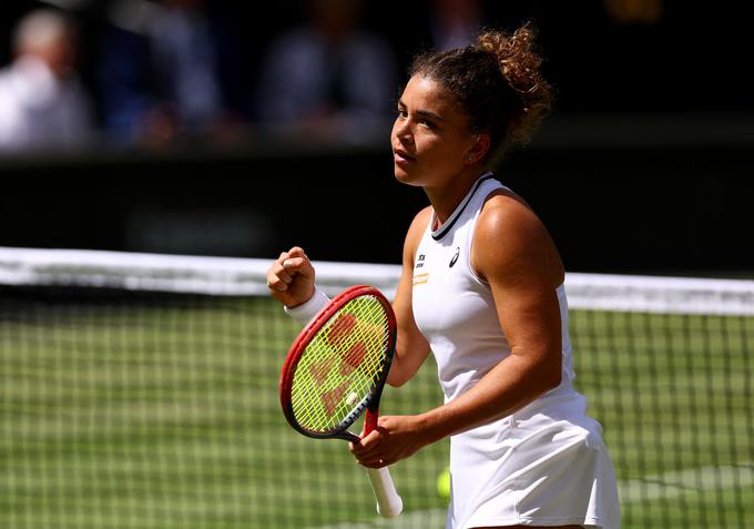 Jasmine Paolini je postala prva teniška igralka po Sereni Williams in letu 2016, ki se je v istem letu uvrstila v finale OP Francije in Wimbledona. | Foto: Reuters