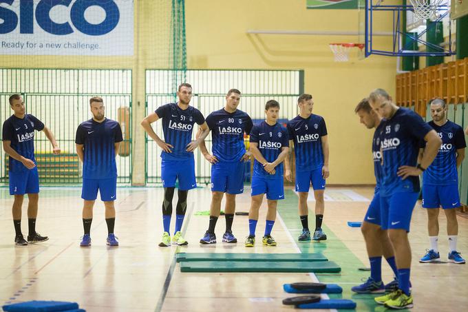 Celjani so zatočišče našli v Žalcu. V dvorani, kjer sicer domujejo tamkajšnje rokometašice, in na sosednjem stadionu. | Foto: Urban Urbanc/Sportida