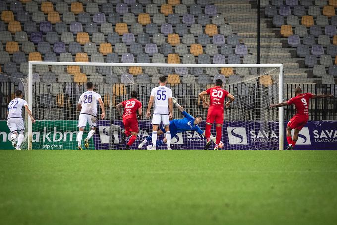 Differdange je po prejetem zadetku silovito odgovoril. | Foto: Blaž Weindorfer/Sportida