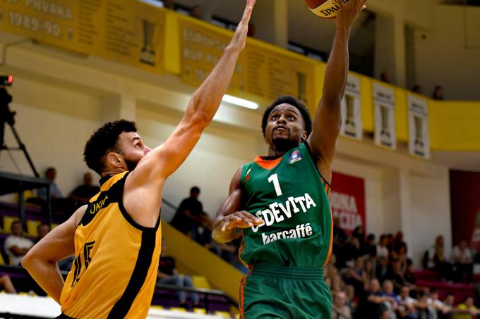 Yogi Ferrell je vknjižil 21 točk. | Foto: Tine Ružič/Cedevita Olimpija