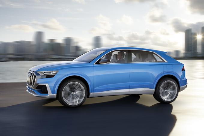 Audi Q8 concept prikazuje oziroma napoveduje tehnologijo in podobo admiralske ladje Audijeve družine Q športnih ternecev. Ta velik in tehnično razkošen avtomobil veliko pove že skozi svojo silhueto. Ta se spogleduje z dinamiko in eleganco kupeja, od C-stebrička dalje pa se poklanja legendi, modelu Ur-quattro, s katerim se je leta 1980 začela velika zgodba. | Foto: Audi