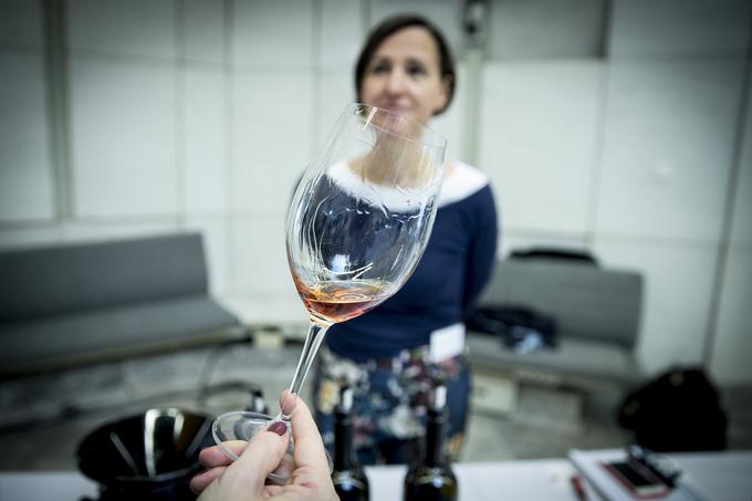 Sivi pinot v znameniti zamejski kleti Gravner stekleničijo le ob izjemnih letinah - ta je iz leta 2007. | Foto: Ana Kovač