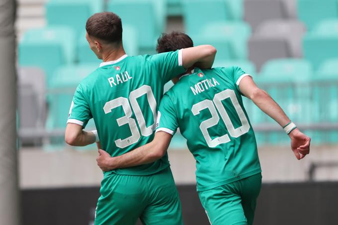 Podajalec Nemanja Motika in strelec Raul Florucz sta se podpisala pod vodstvo Olimpije z 2:0. | Foto: www.alesfevzer.com