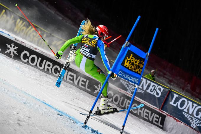 Ana Bucik je lani v Courchevelu takole spoznala pasti paralelnih tekem. | Foto: Getty Images