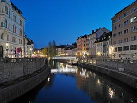 posneto s Huawei P30 Pro, Ljubljana, nočne, modra ura