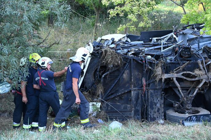 Madžarska avtobus | Avtobus se je prevrnil v jarek. | Foto Reuters