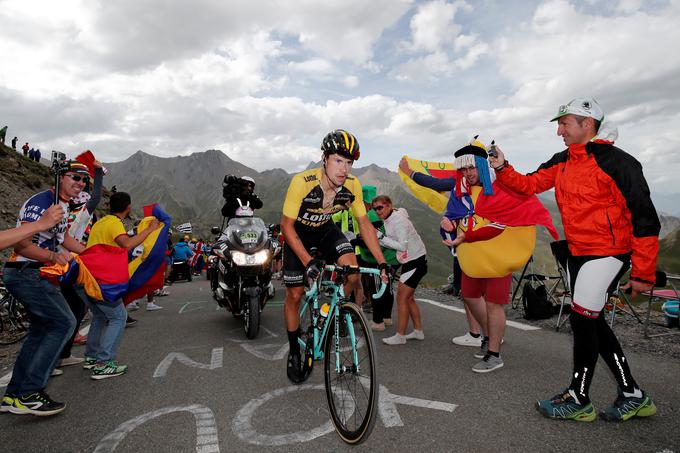 ... je v kraljevski 17. etapi na vso moč napadel že šest kilometrov pred vrhom vzpona na Galibier, ki je bil z 2.645 metri najvišja točka lanskoletnega Toura, in se v samostojni vožnji (28 kilometrov spusta)  veselil veličastne zmage - prve slovenske etapne zmage na Touru in šeste slovenske na tritedenskih dirkah. | Foto: Reuters