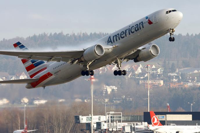 American Airlines | Družba American Airlines je sporočila, da je bila potnica do konca preiskave uvrščena na seznam oseb, ki ne smejo leteti s to letalsko družbo. | Foto Reuters