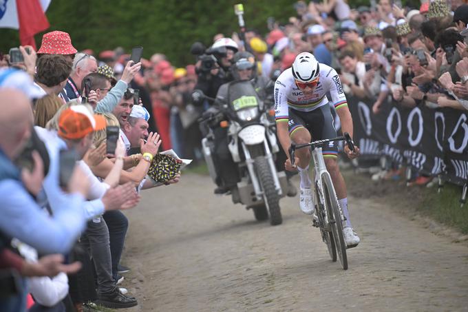 29-letni Nizozemec je odločilni napad sprožil 60 kilometrov pred ciljem. | Foto: Guliverimage