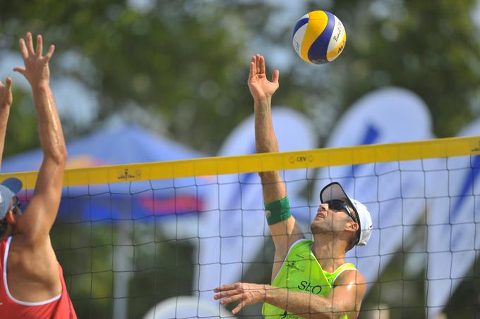 Večkratni državni prvak v odbojki na mivki Danijel Pokeršnik se bo v boj za visoko uvrstitev podal z Gašperjem Plahutnikom. | Foto: FIVB