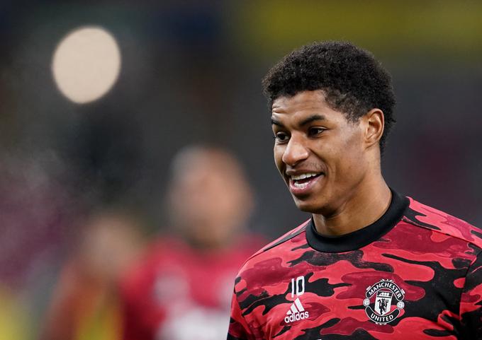 Eden od tistih, ki so v zadnjih mesecih glasno opozarjali na nadlegovanje na Facebooku, je angleški nogometni zvezdnik Marcus Rashford. Njemu in še nekaterim njegovim soigralcem pri Manchester Unitedu so na družbenih omrežjih Facebook in Instagram uporabniki pošiljali zlobne komentarje in grožnje, v katerih je bilo pogosto omenjena tudi njegova barva kože. Britanski nogometni veljaki so prejšnji mesec zato javno pozvali Facebook, naj čim prej ukrepa. | Foto: Guliverimage/Getty Images