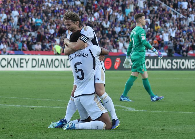 Luka Modrić podajalec, Jude Bellingham strelec. Real je v sodnikovem podaljšku strl srca navijačem Barcelone. | Foto: Reuters