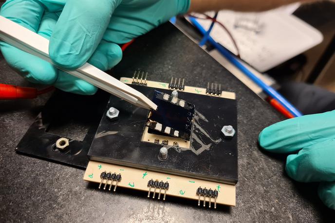 fotovoltaika, optoelektronika | Delo v Laboratoriju za fotovoltaiko in optoelektroniko (LPVO) Fakultete za elektrotehniko Univerze v Ljubljani  | Foto arhiv FE UL