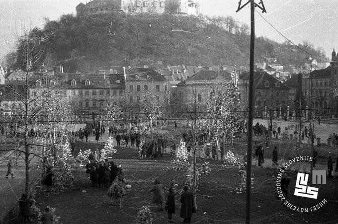 Novoletno okrašeni Konresni trg leta 1948 | Foto: Vladimir Simončič - Vlastja, hrani MNZS