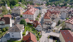 Obiskali smo kraj, kjer so doma rudarstvo, čipka in žlikrofi #video