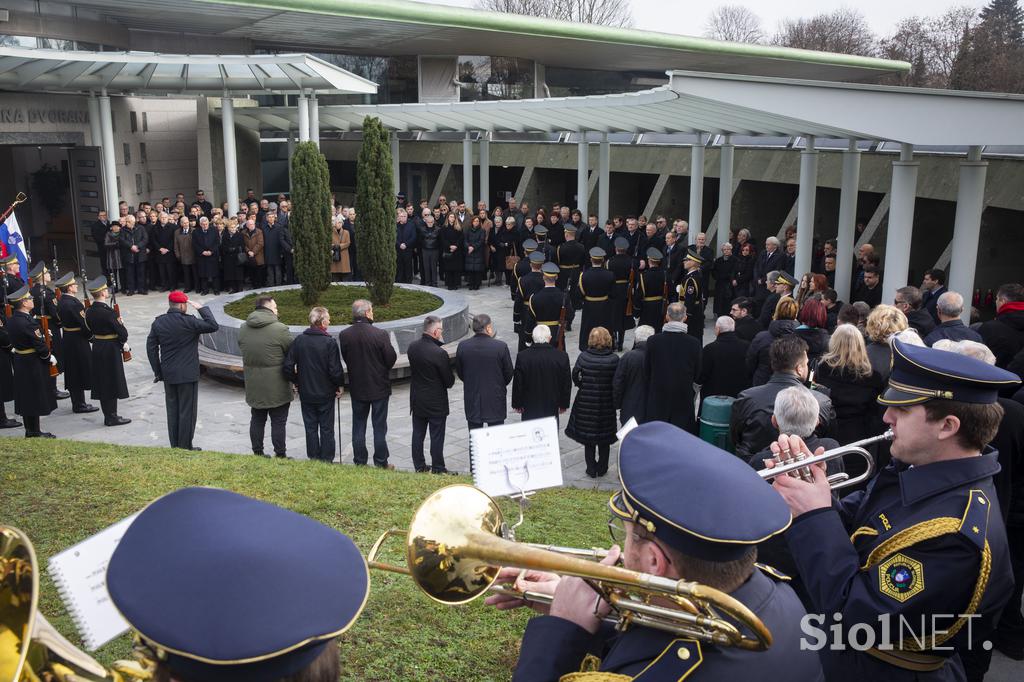 Pogreb slovenskega politika, pravnika in gospodarstvenika Janeza Zemljariča z vojaškimi častmi.