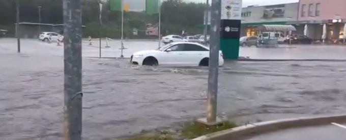 Največ padavin je padlo v zaledju slovenske Istre, in sicer okoli 100 litrov na kvadratni meter. Tudi reke so najbolj narasle v slovenski Istri, čez dan se bo naraščanje rek razširilo še na druge dele države. | Foto: Irena Grdina, Meteoinfo Slovenija