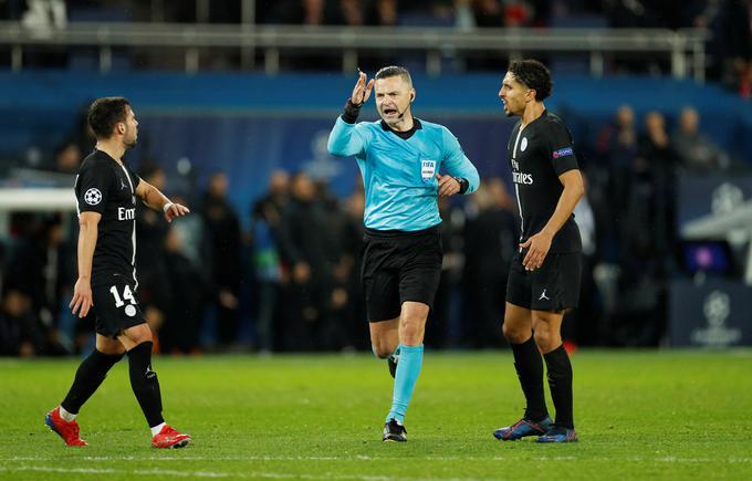 Damir Skomina je v prejšnji sezoni lige prvakov poskrbel za sodniško odločitev, ki je razburila Parižane. | Foto: Reuters