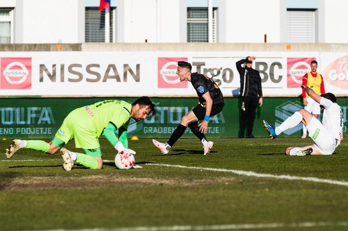 Tabor Bravo | Jan Koprivec je moral dvakrat po žogo v svojo mrežo. | Foto Grega Valančič/Sportida