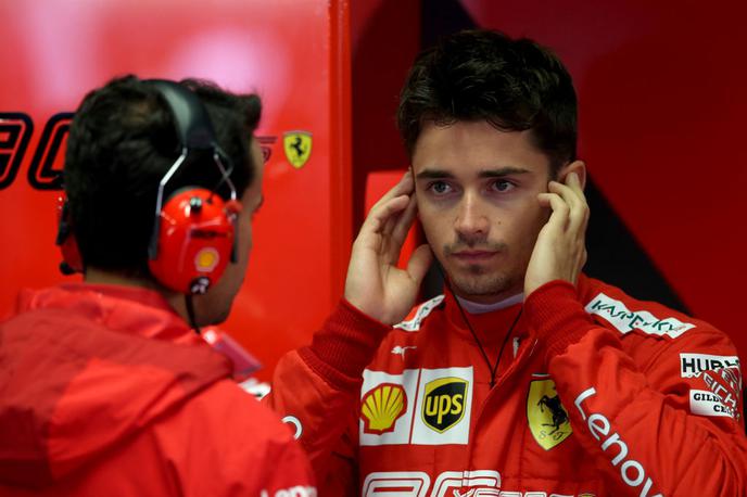 Charles Leclerc | Charles Leclerc jo je odnesel zgolj z opozorilom, potem ko je prekršil stroga varnostna pravila vodstva svetovnega prvenstva F1 glede omejitve širjenja okužb z novim koronavirusom. | Foto Getty Images