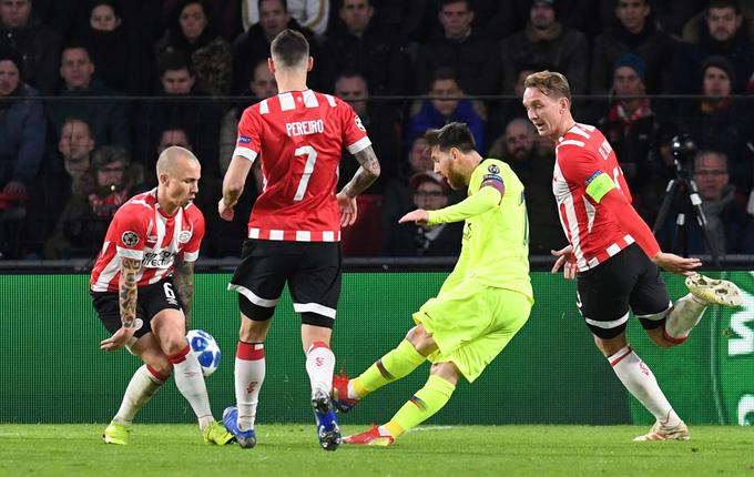 Argentinec je po zadetku prispeval še podajo, po kateri je Gerard Pique povišal vodstvo na 2:0. Na koncu se je dvoboj končal z zmago Barcelone 2:1. | Foto: Reuters