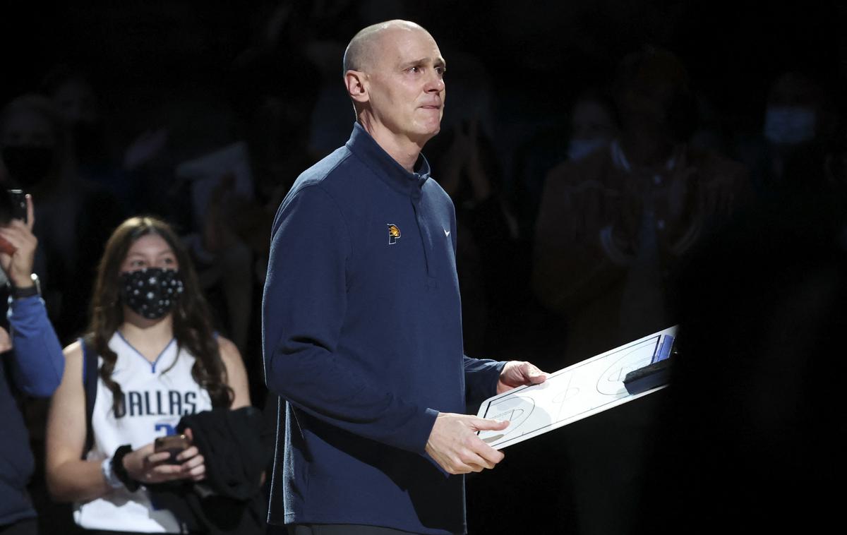 Dallas Indiana | Rick Carlisle je bil prvi glavni trener Luke Dončića v ligi NBA. Pred tekmo so ga prireditelji spravili v solze z ganljivim videoprispevkom o njegovih dosežkih pri Dallasu. | Foto Reuters