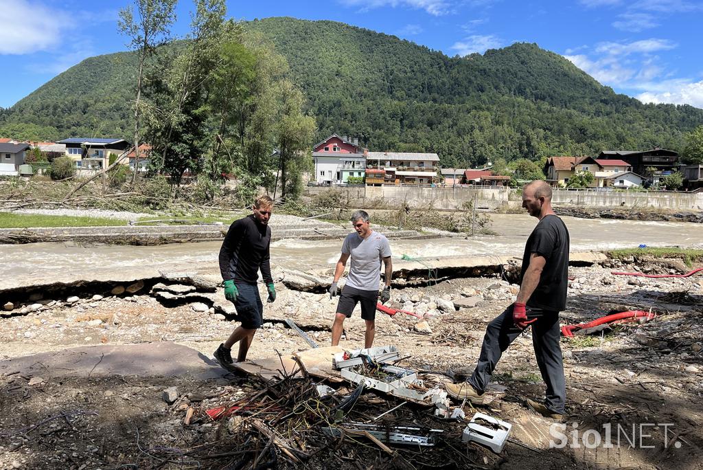 Tacen, po poplavah delovna akcija