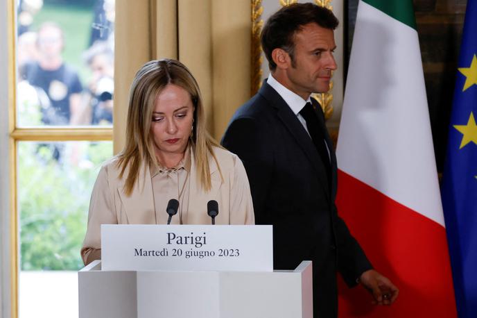 Giorgia Meloni in Emmanuel Macron | Na srečanju v Elizejski palači sta voditelja obravnavala tudi vprašanje prihodnosti EU in vojno v Ukrajini. | Foto Reuters