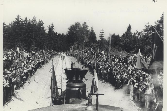 Pionirska proga | Otvoritev pionirske proge leta 1948 v Ljubljani. Darilo S. Kumarja, nahaja se v upravi ŽM v sobi dokumentacije - škatle št. 4, DIGI. | Foto V. Simončič, darilo S. Kumarja, Ljubljana, hrani ŽM