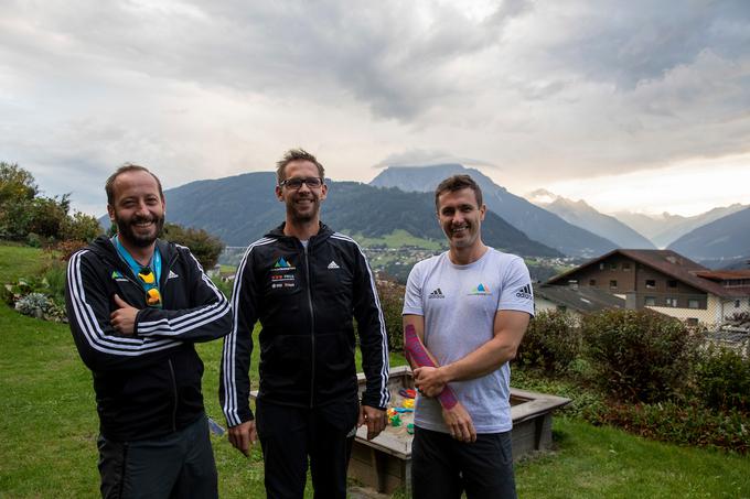 Trenerski štab slovenske reprezentance v športnem plezanju (Luka Fonda, Gorazd Hren in Urh Čehovin, od leve proti desni) je zadovoljen s slovensko rezultatsko bero na svetovnem prvenstvu v Innsbrucku. | Foto: Urban Urbanc/Sportida