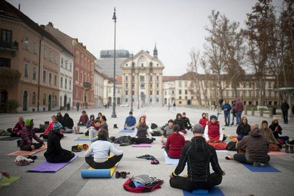 Joga sredi Kongresnega trga