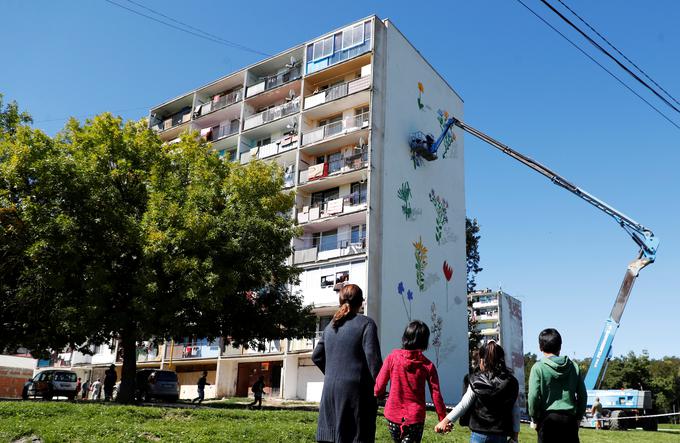 Dekleta zanosijo pri 15. letih, pri 30. že postanejo babice.  | Foto: Reuters