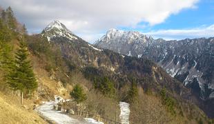 Ljubelj: nad predorom se pristno gorsko doživetje šele dobro začne