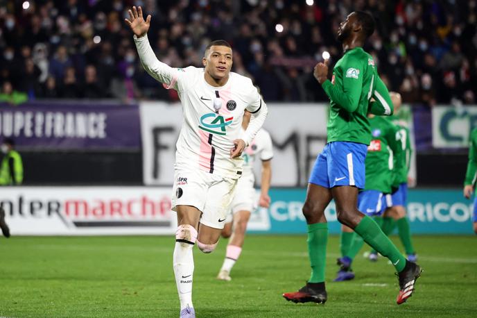 Kylian Mbappe | Kylian Mbappe je mrežo Feigniesa zatresel dvakrat. | Foto Reuters