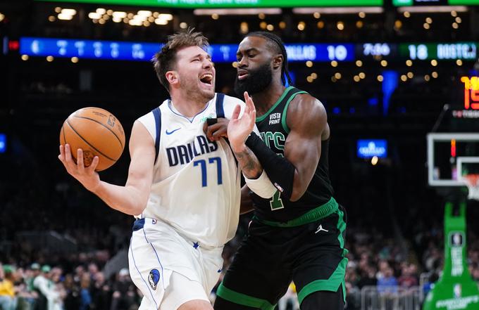 Luka Dončić se je v prejšnji sezoni prvič uvrstil v veliki finale lige NBA, kjer je ostal praznih rok proti Bostonu. | Foto: Reuters