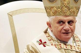 Papež Benedikt XVI. bo daroval polnočnico