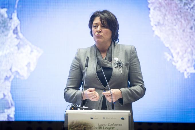 Evropska komisarka za promet Violeta Bulc je predlagateljica nove uredbe o civilnem letalstvu. Uredba je v usklajevanju med Evropsko komisijo, evropskim parlamentom in Svetom EU.  | Foto: Ana Kovač